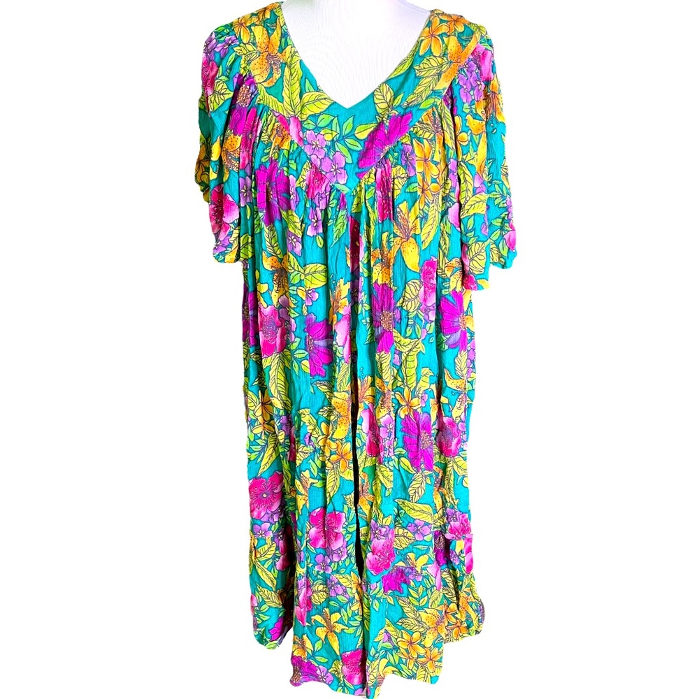 Vintage floral print flowy nap dress with flutter sleeves and pockets size s/m